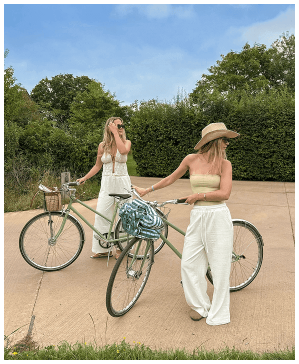 Left : Sissy Top in Sandstone Lace, Right : Scarlet One Piece in Champagne Shimmer and Andie Pants in Vanilla Rum