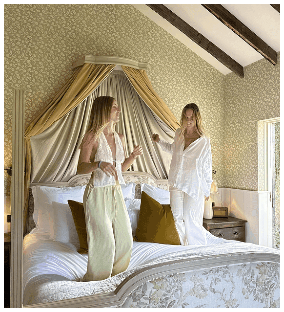 Left : Sissy Top in Sandstone Lace, Right : Scarlet One Piece in Champagne Shimmer and Andie Pants in Vanilla Rum